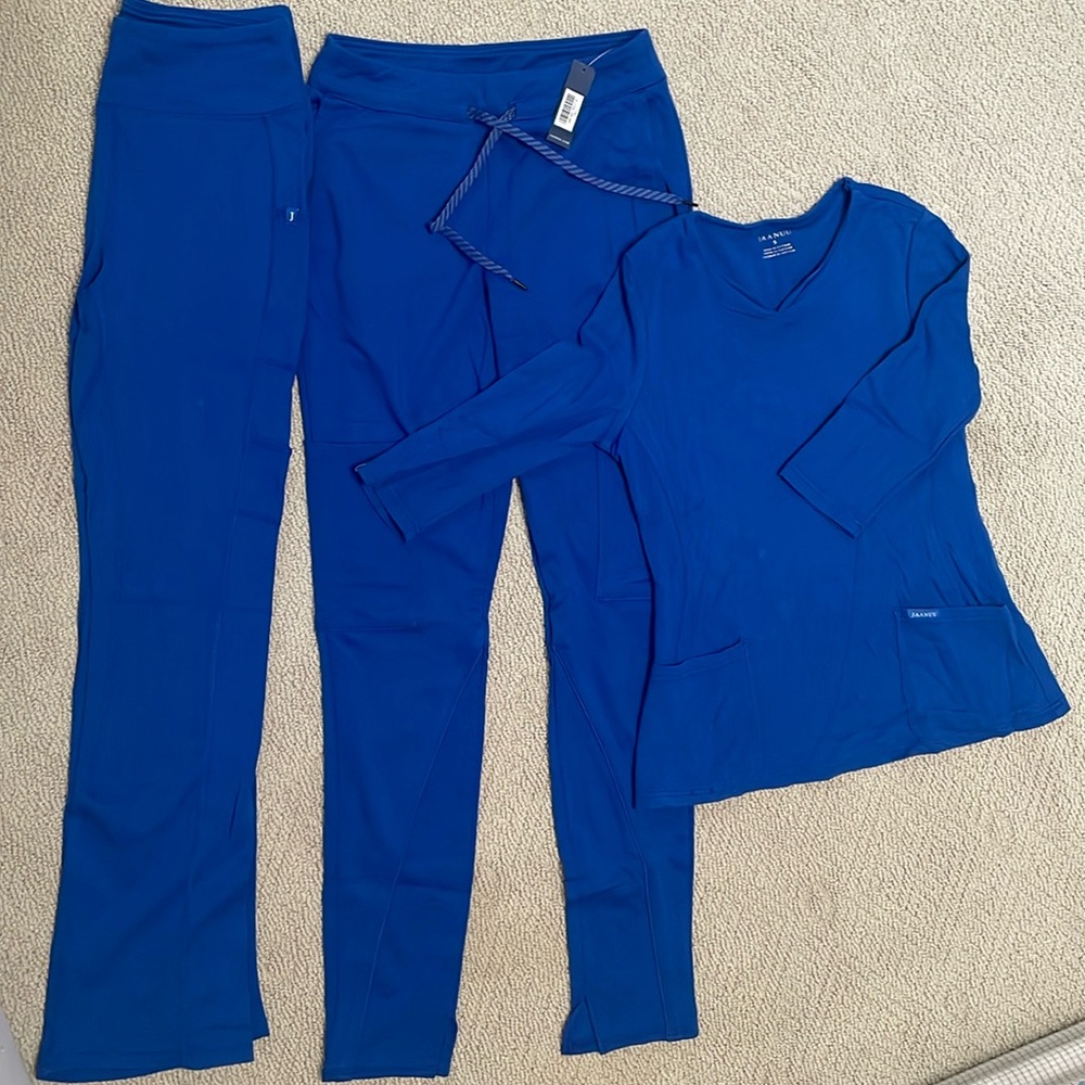 Jaanuu scrub set 2 pants/1 top